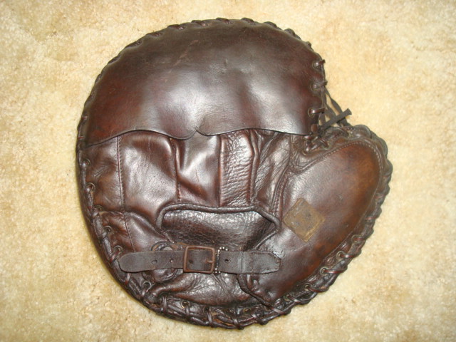 Early 1900's Spalding Crescent Pad Decker Patent Catchers Mitt Back